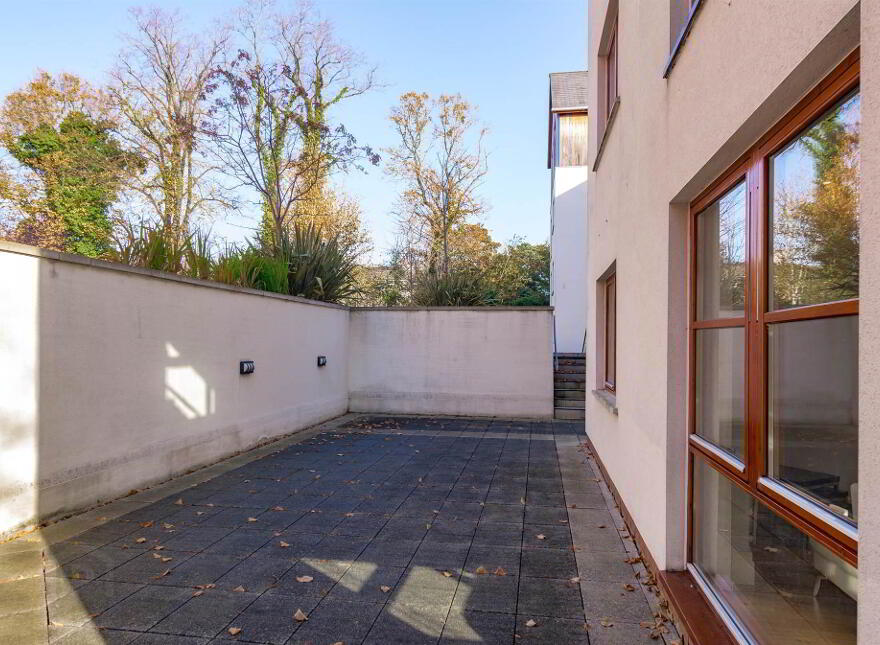 E1 Apartment The Elms, Malone Square, 77B Malone Road, Belfast, BT9 6SB
