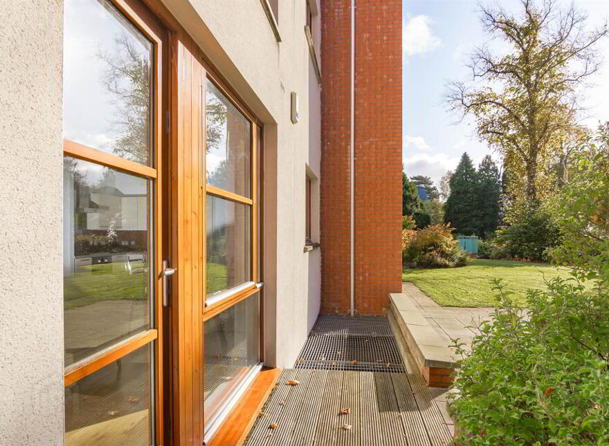 E1 Apartment The Elms, Malone Square, 77B Malone Road, Belfast, BT9 6SB