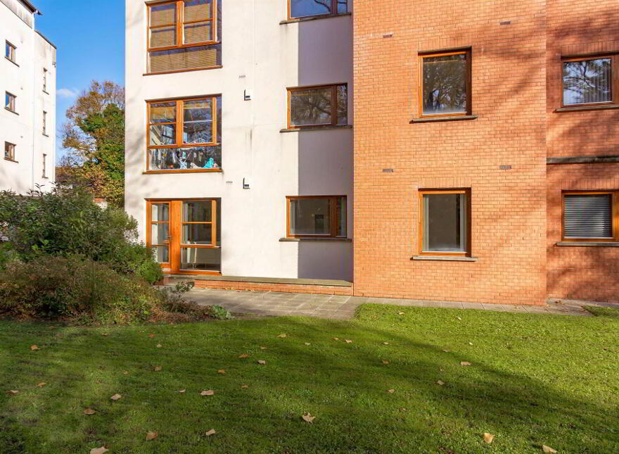 E1 Apartment The Elms, Malone Square, 77B Malone Road, Belfast, BT9 6SB