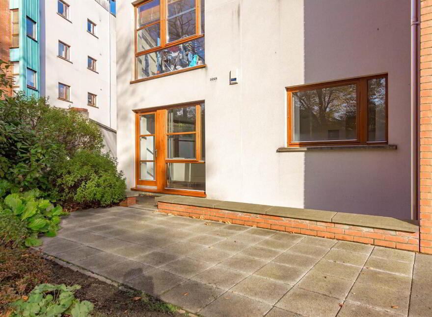 E1 Apartment The Elms, Malone Square, 77B Malone Road, Belfast, BT9 6SB