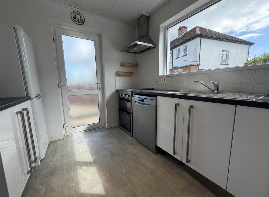 25 Ailesbury Crescent, Belfast, BT7 3EZ