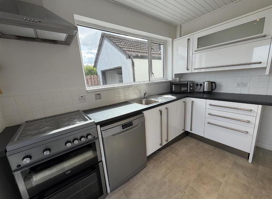 25 Ailesbury Crescent, Belfast, BT7 3EZ