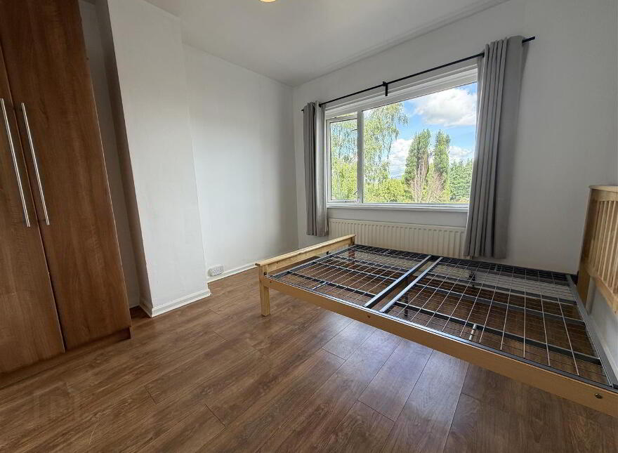 25 Ailesbury Crescent, Belfast, BT7 3EZ