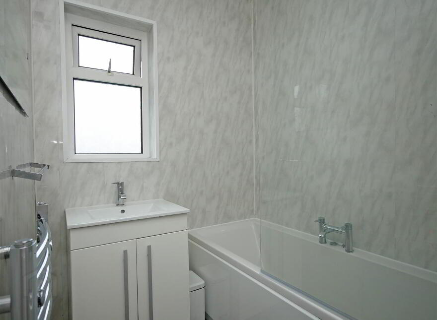 25 Ailesbury Crescent, Belfast, BT7 3EZ