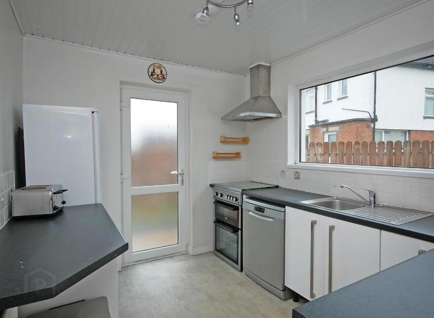 25 Ailesbury Crescent, Belfast, BT7 3EZ