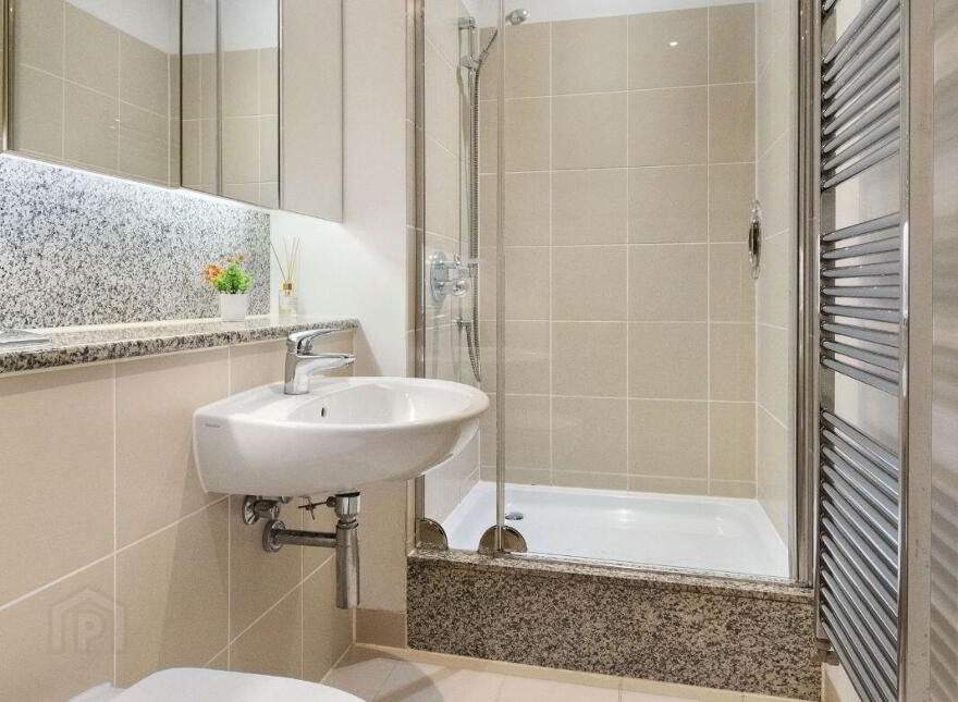 Apartment 21 Saunders House IFSC, Ifsc, D01C827