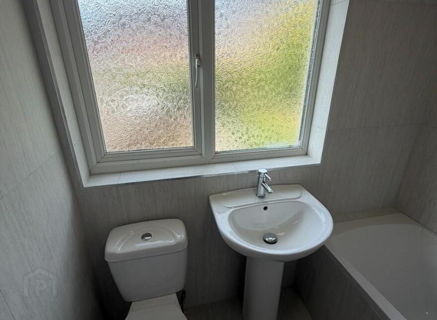 44 Queens Avenue, Belfast, BT36 5HU