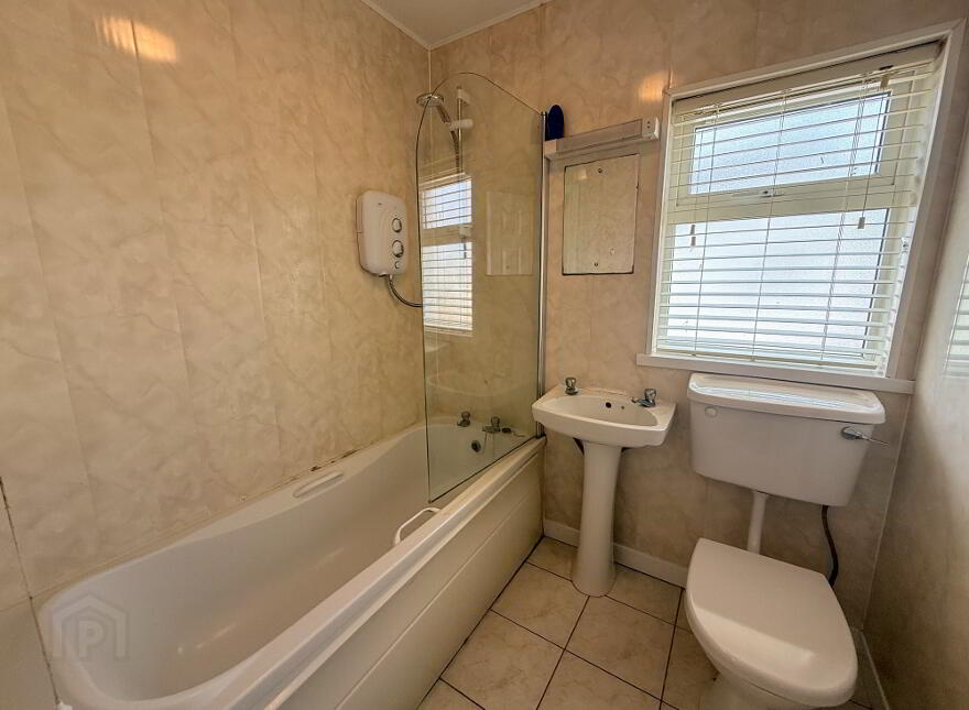 22 The Meadows, Smithborough, H18X290