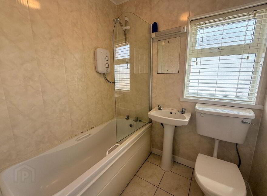 22 The Meadows, Smithborough, H18X290