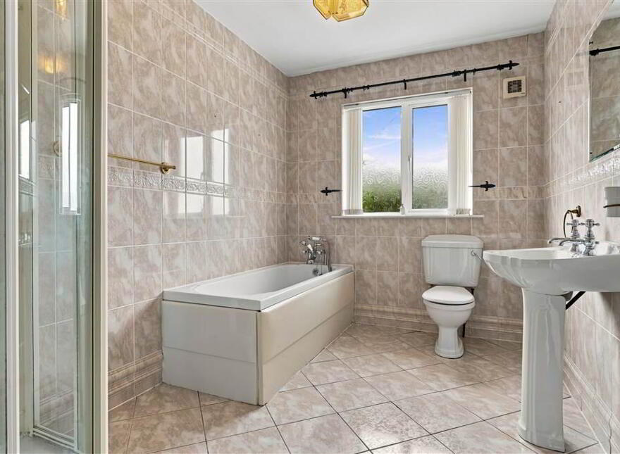 10 Woodcroft Heights, Galgorm, Ballymena, BT42 1GF