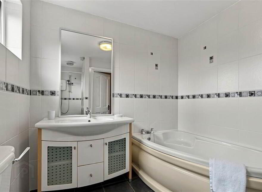 20 West Road, Portglenone, BT44 8BA