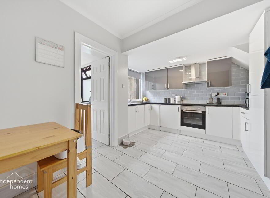 12 Laharna Avenue, Larne, BT40 1NG