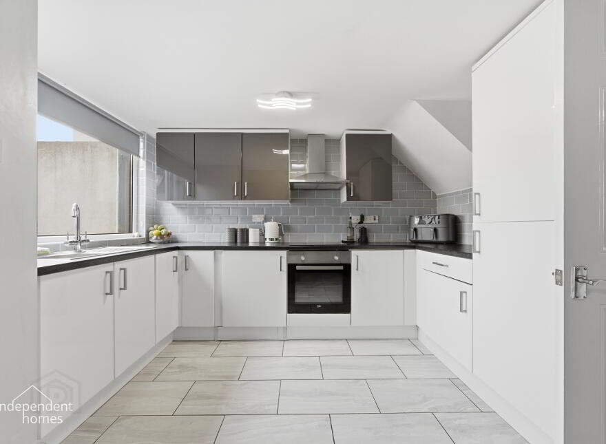 12 Laharna Avenue, Larne, BT40 1NG