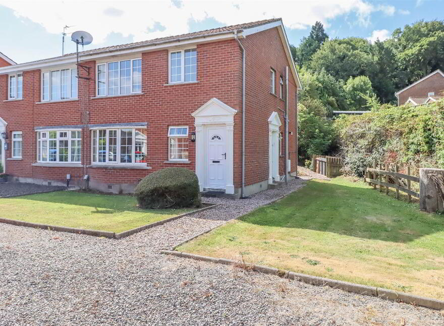 26b Dundonald Heights, Dundonald, Belfast, BT16 1XL