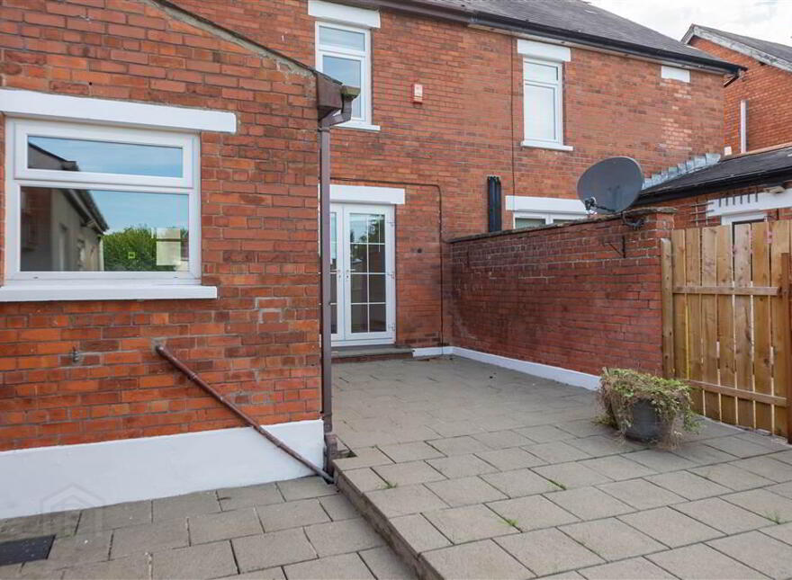30 Locksley Park, Upper Lisburn Road, Belfast, BT10 0AR