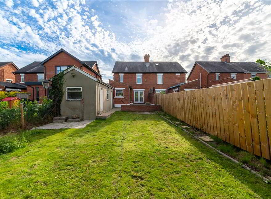 30 Locksley Park, Upper Lisburn Road, Belfast, BT10 0AR