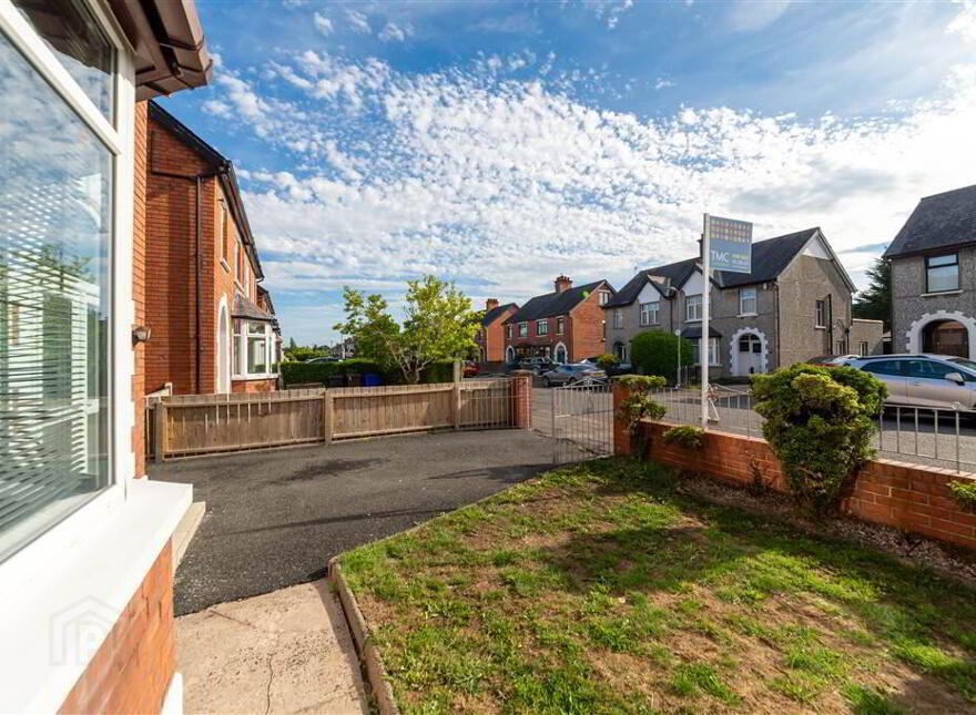 30 Locksley Park, Upper Lisburn Road, Belfast, BT10 0AR