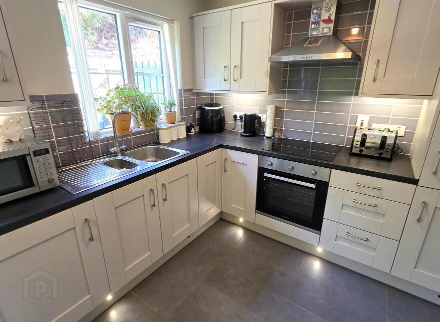 18 Ballyveigh Avenue, Antrim, BT41 2GX