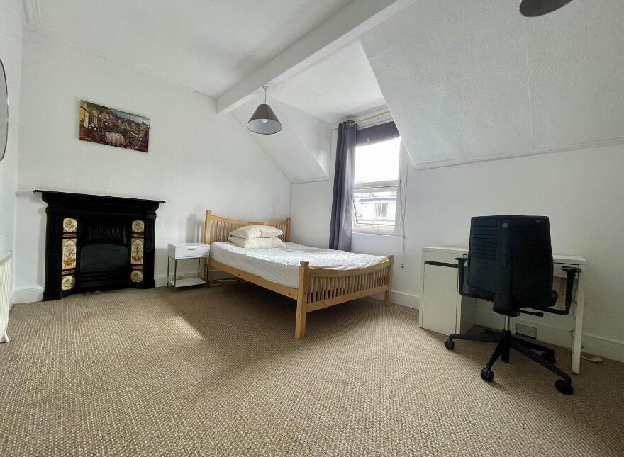 1 Wellington Park Avenue, Belfast, BT9 6DT