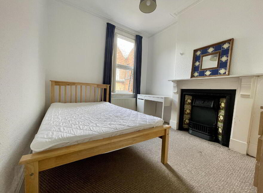 1 Wellington Park Avenue, Belfast, BT9 6DT