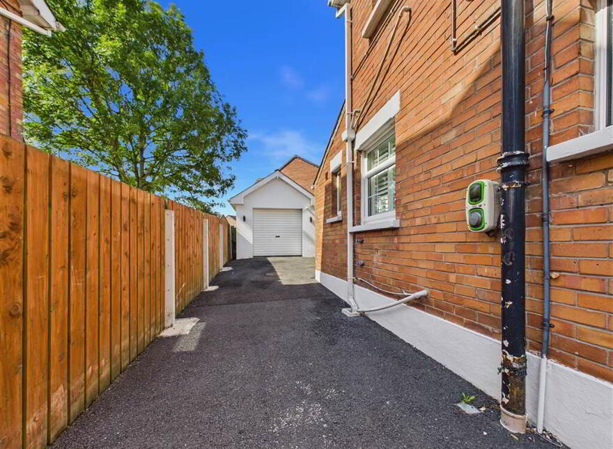 166 Upper Dunmurry Lane, Belfast, BT17 0HE