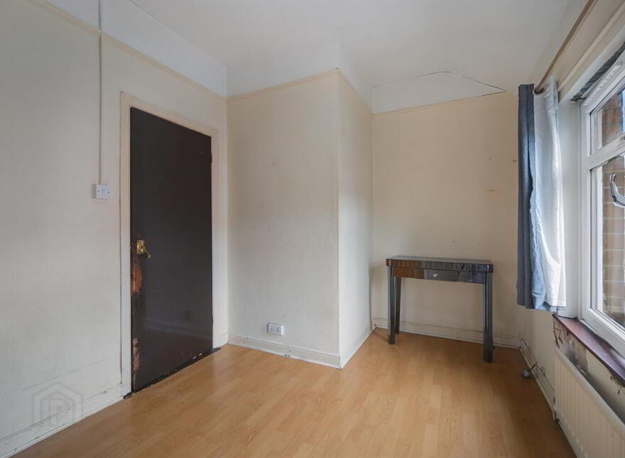 35 Iveagh Parade, Belfast, BT12 6AZ