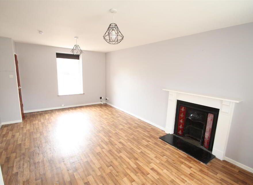 39 Belfast Road, Ballynahinch, BT24 8DZ