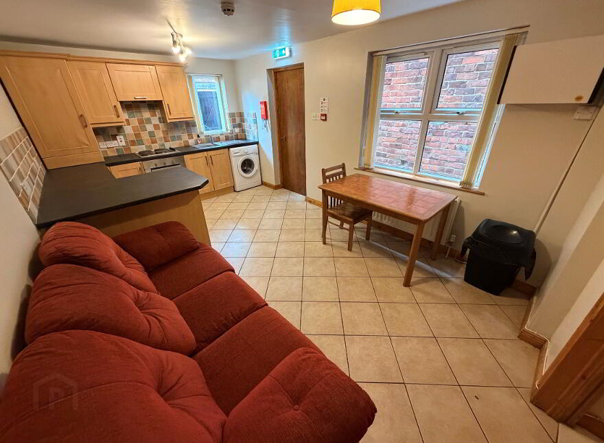 Flat 1, 95 University Avenue, Belfast, BT7 1GX