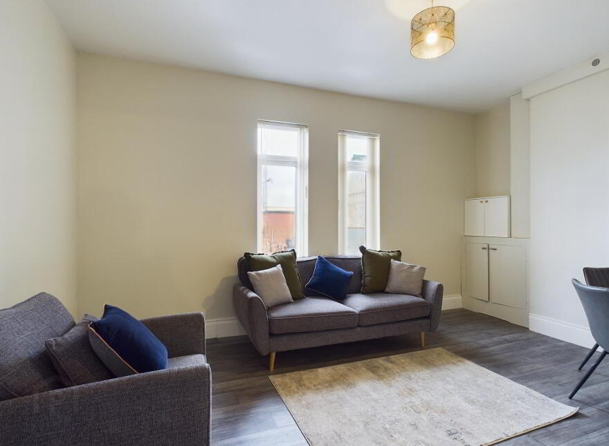 Apt 1, 340 Newtownards Road, Belfast, BT4 1HE