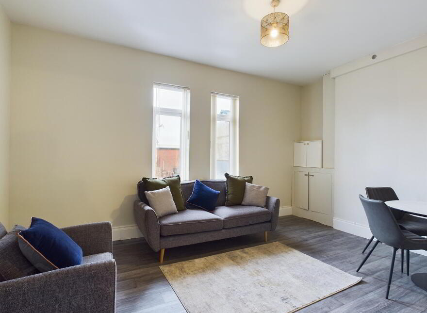 Apt 1, 340 Newtownards Road, Belfast, BT4 1HE