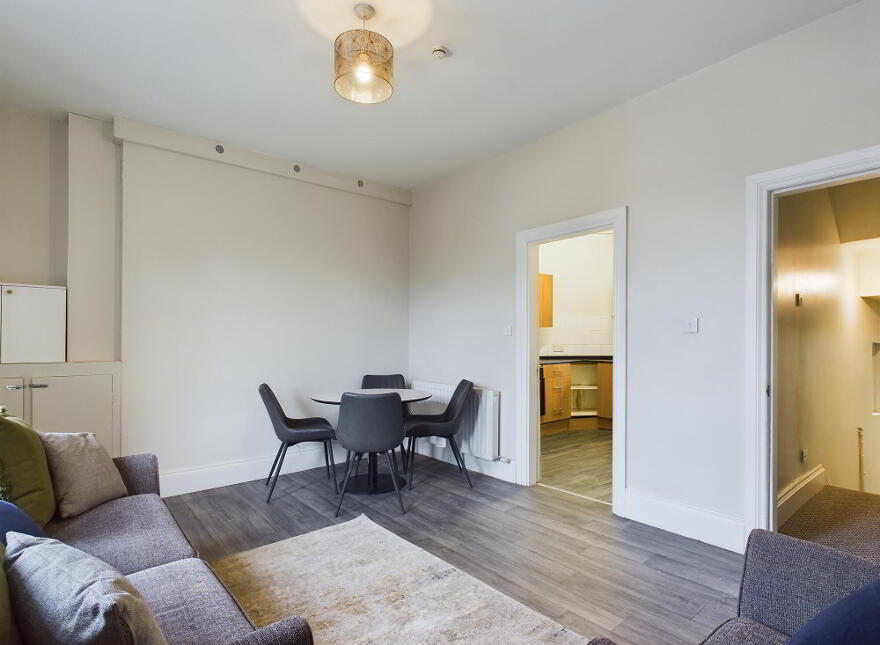 Apt 1, 340 Newtownards Road, Belfast, BT4 1HE