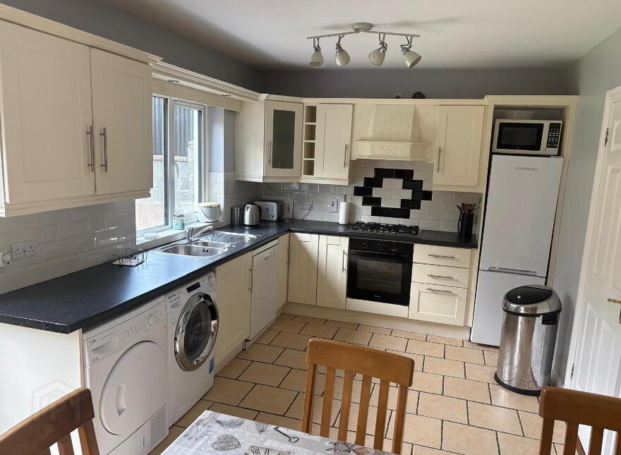 Castle Court, Dromahair, F91AE6A