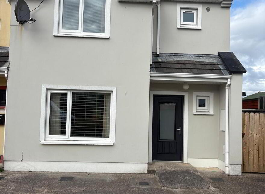 Castle Court, Dromahair, F91AE6A