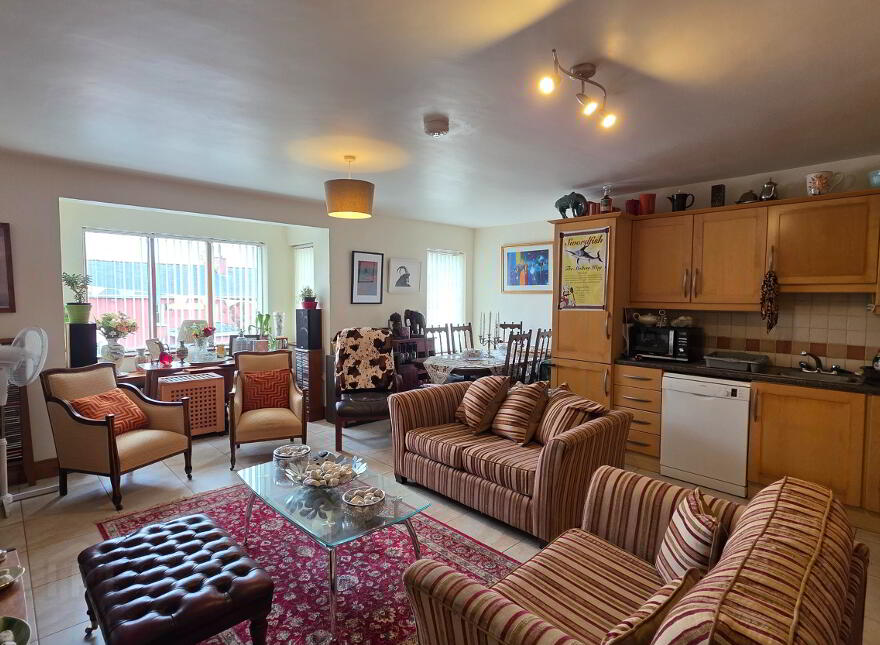 4 The Courtyard, Main Street, Castletown Berehaven, P75F406