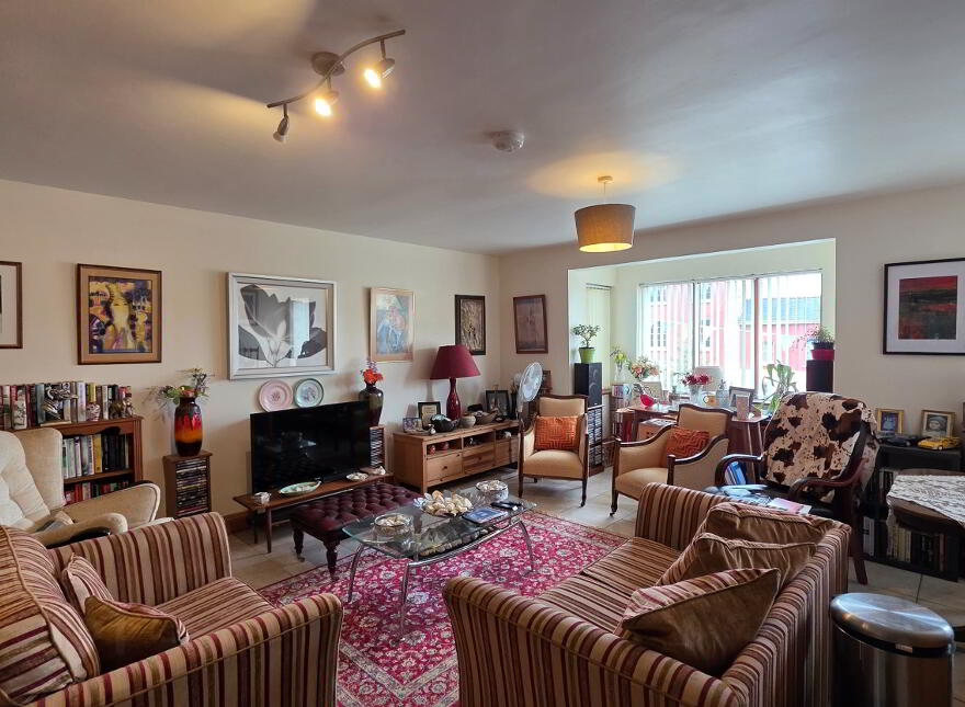 4 The Courtyard, Main Street, Castletown Berehaven, P75F406