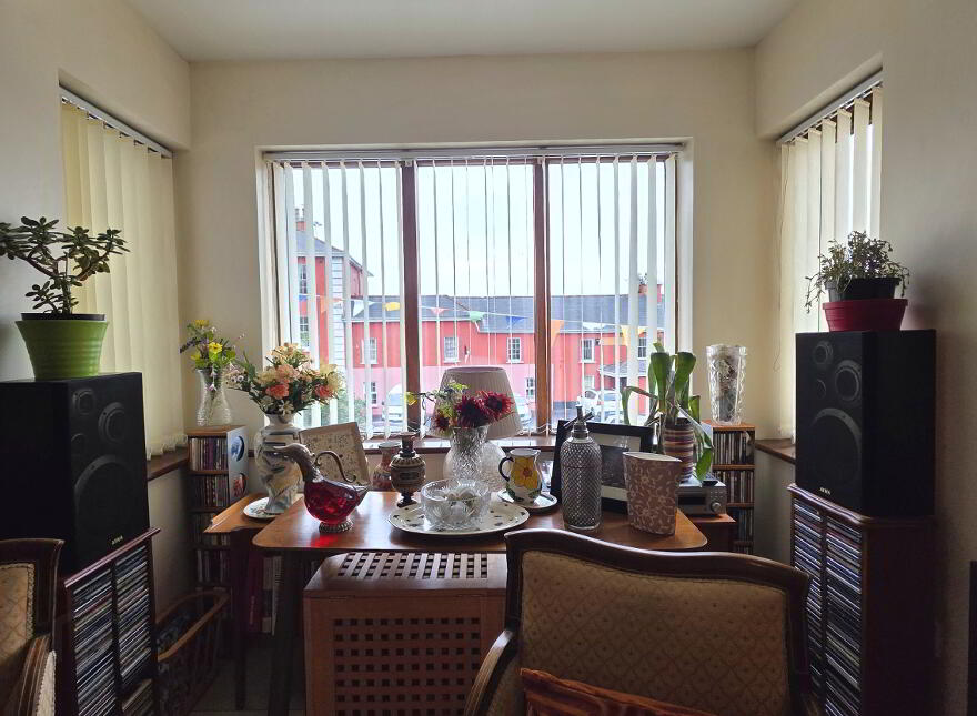 4 The Courtyard, Main Street, Castletown Berehaven, P75F406