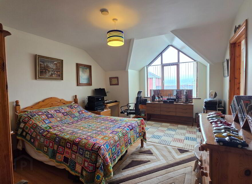4 The Courtyard, Main Street, Castletown Berehaven, P75F406