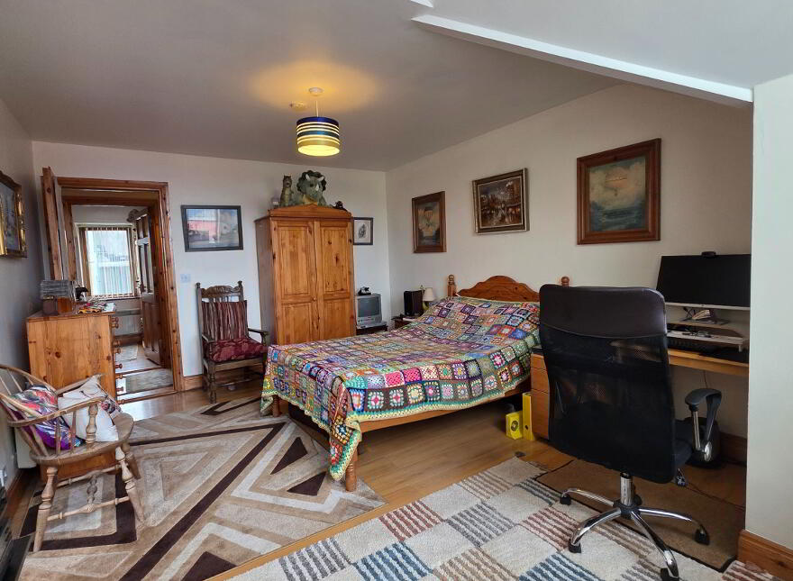 4 The Courtyard, Main Street, Castletown Berehaven, P75F406