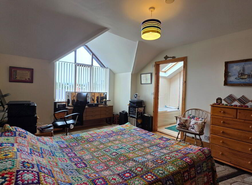 4 The Courtyard, Main Street, Castletown Berehaven, P75F406