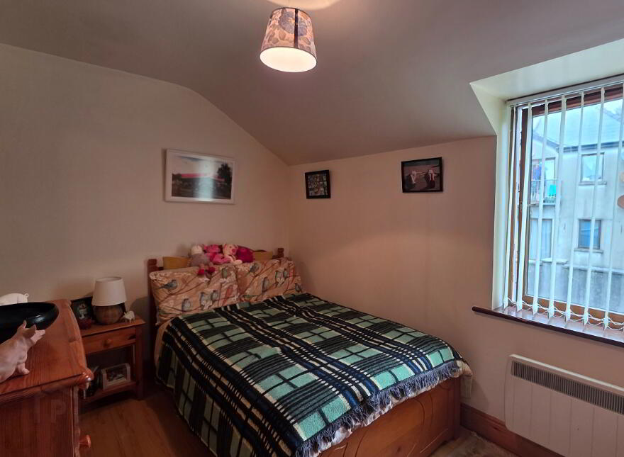 4 The Courtyard, Main Street, Castletown Berehaven, P75F406