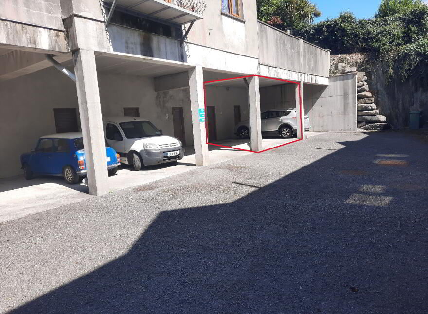 4 The Courtyard, Main Street, Castletown Berehaven, P75F406