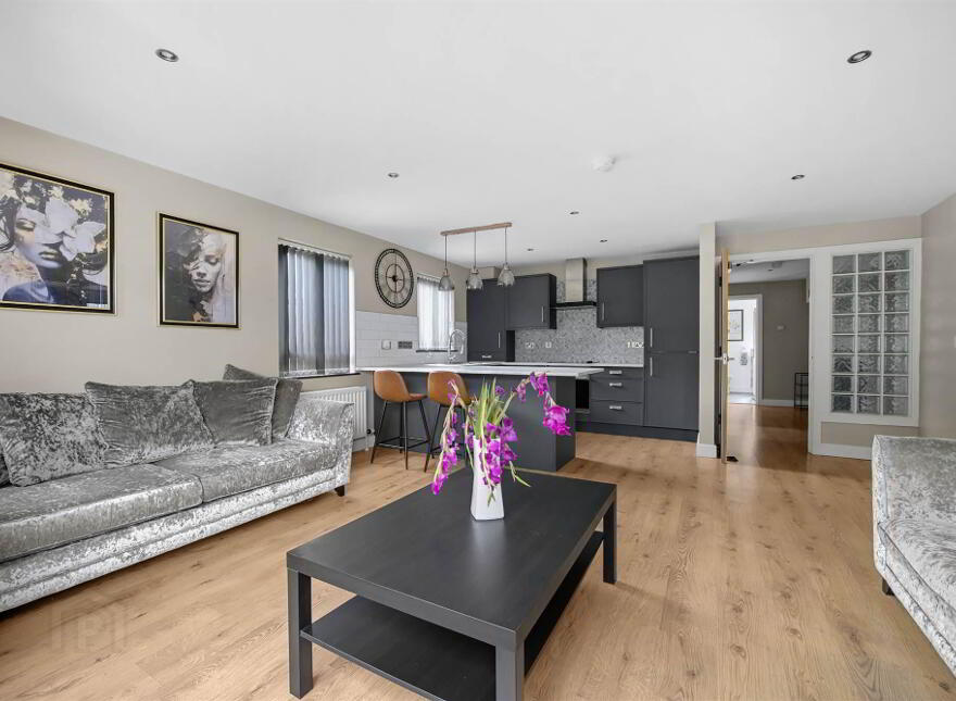 Apt 2 Belmore Place, 137 Upper Newtownards Road, Ballyhackamore, Belfast, BT4 3HX