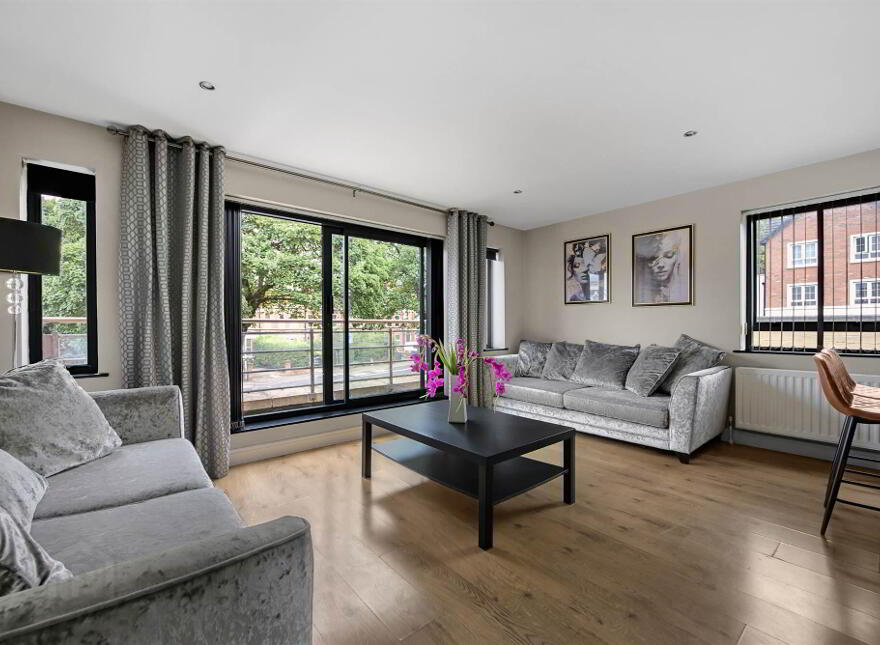 Apt 2 Belmore Place, 137 Upper Newtownards Road, Ballyhackamore, Belfast, BT4 3HX