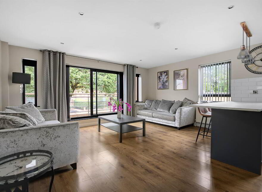 Apt 2 Belmore Place, 137 Upper Newtownards Road, Ballyhackamore, Belfast, BT4 3HX