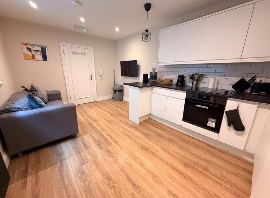 Apt 2, 17 Camden Street, Belfast, BT9 6AT