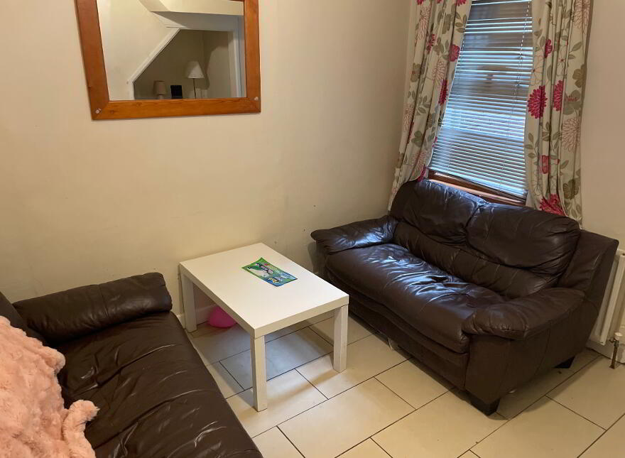 11 Ciaro Street 10 MONTH LEASE, Holylands, Belfast, BT7 1QS