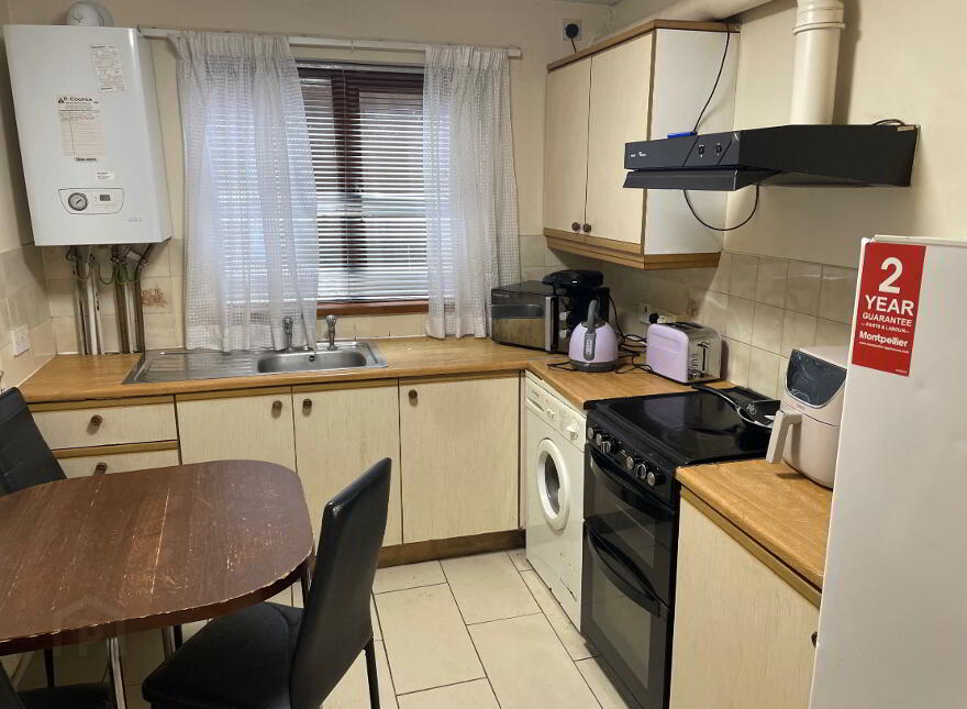 11 Ciaro Street 10 MONTH LEASE, Holylands, Belfast, BT7 1QS