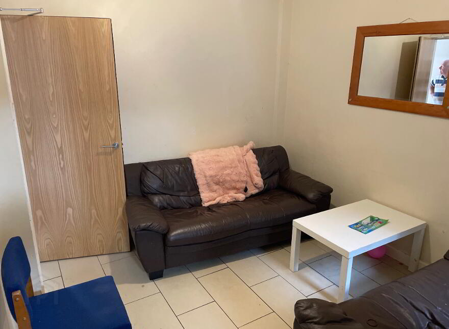 11 Ciaro Street 10 MONTH LEASE, Holylands, Belfast, BT7 1QS