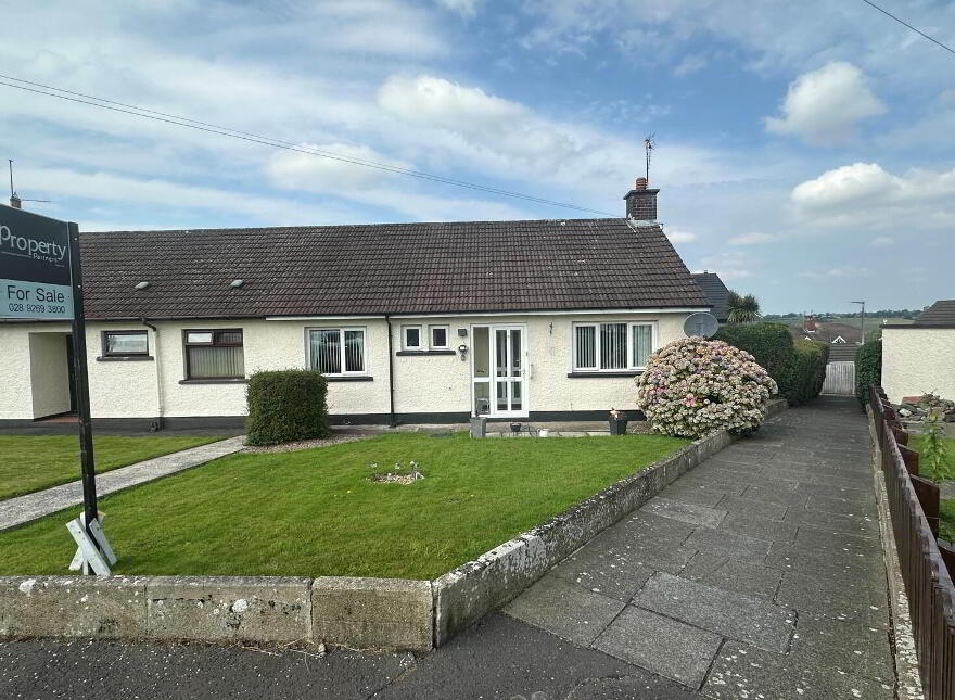 22 Barban Heights, Dromore, BT25 1PT photo