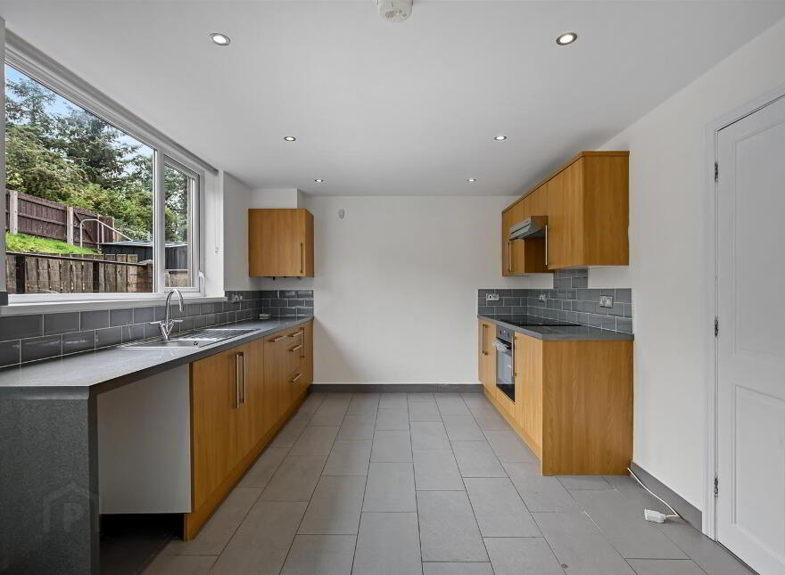32 Ravenswood Crescent, Belfast, BT5 7QA